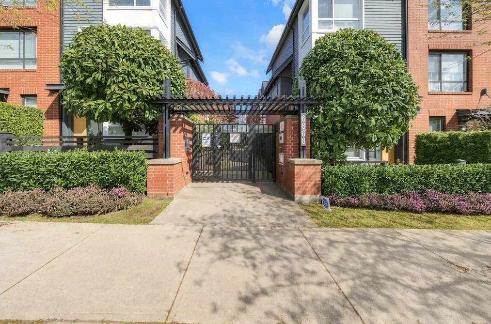 Townhouse for sale at 18 6868 Burlington Avenue Burnaby British Columbia - MLS: R3113385