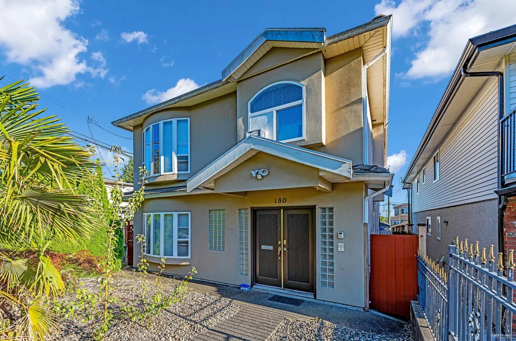 House for sale at 180 E 62nd Avenue Vancouver British Columbia - MLS: R3038802