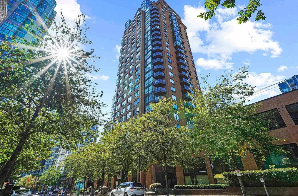 Condo for sale at 1802 1189 Howe Street Vancouver British Columbia - MLS: R3131425