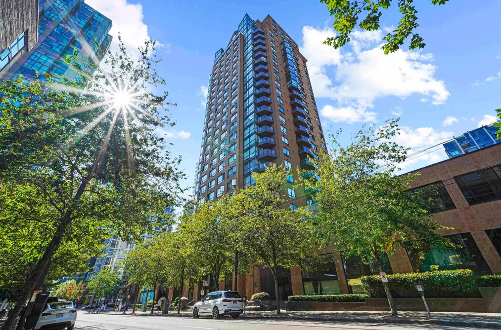 Condo for sale at 1804 1189 Howe Street Vancouver British Columbia - MLS: R3077171