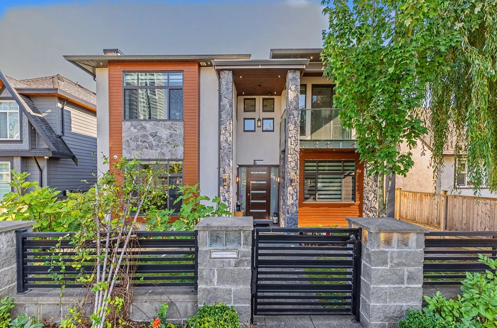 House for sale at 1806 Tenth Avenue New Westminster British Columbia - MLS: R3162690