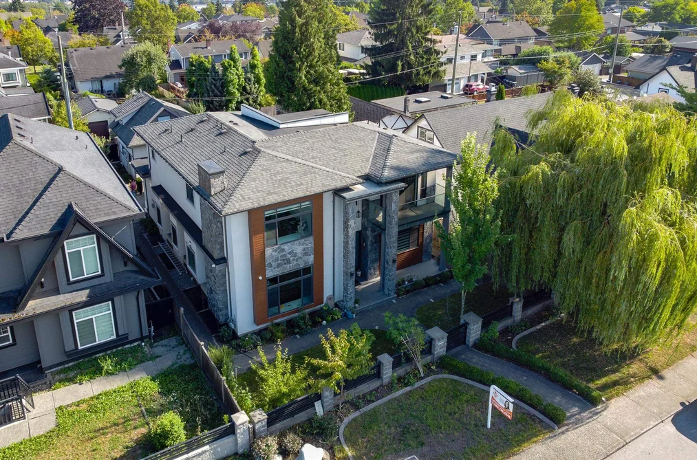 1806 Tenth Avenue, New Westminster, BC - MLS: R3162690 - Photo 2 1806 Tenth Avenue, New Westminster, BC - MLS: R3162690 - Photo 2