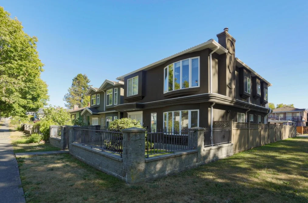 House for sale at 1808 E 51st Avenue Vancouver British Columbia - MLS: R3158241