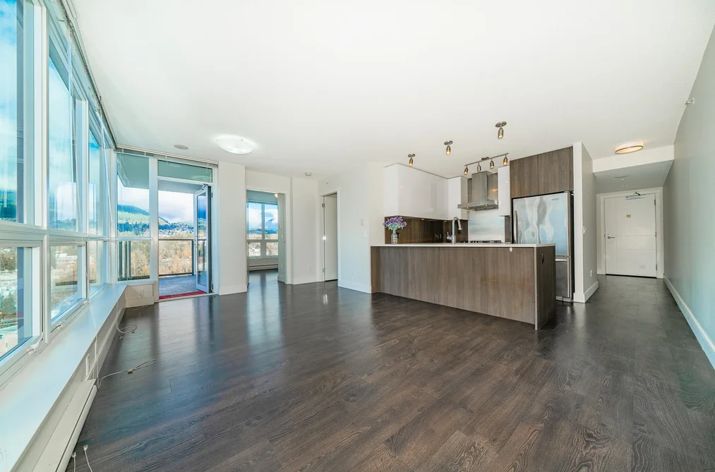 Condo for sale at 1809 3007 Glen Drive Coquitlam British Columbia - MLS: R3073063