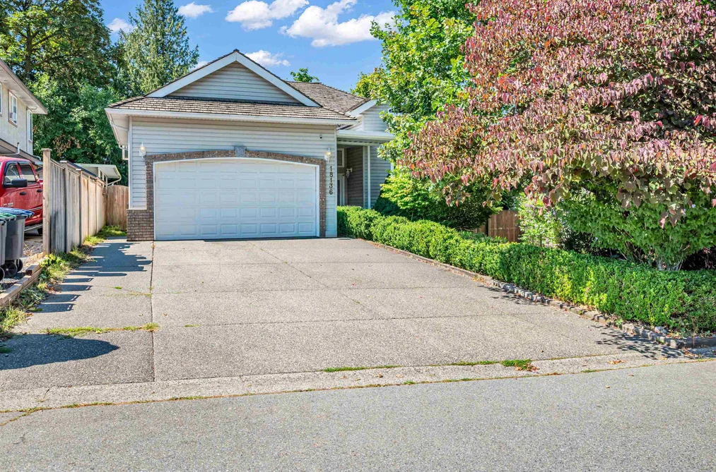 House for sale at 18136 Claytonwood Crescent Surrey British Columbia - MLS: R3152517