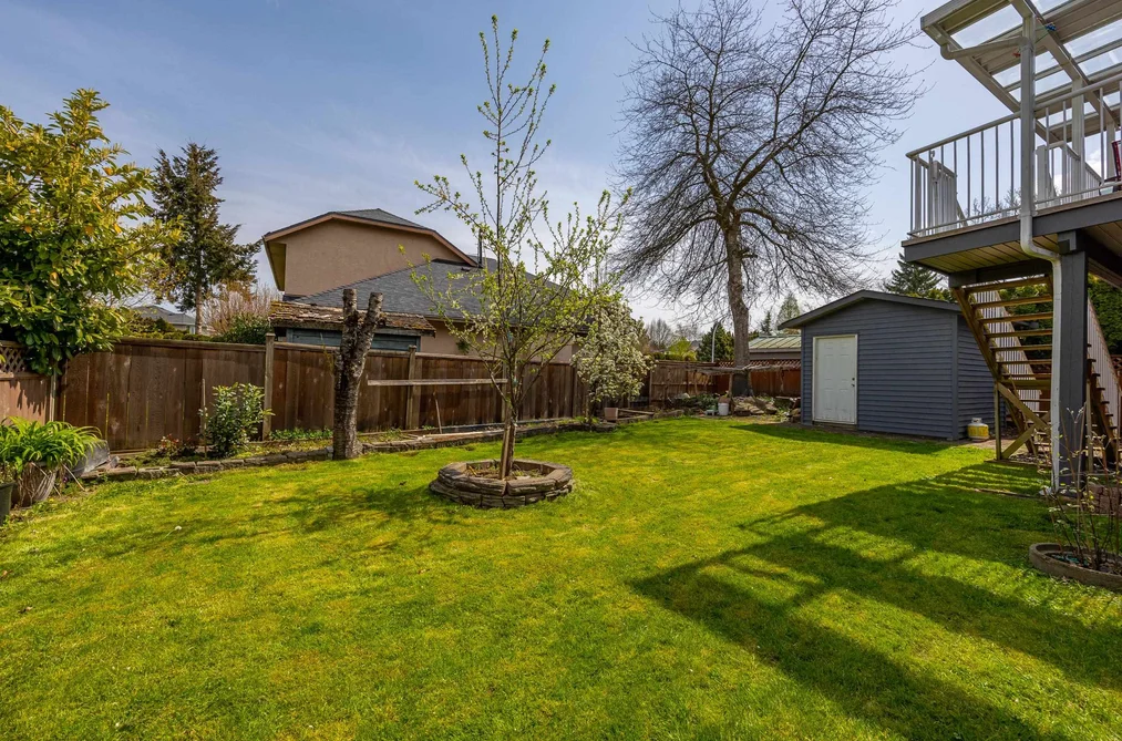 18139 Claytonwood Crescent, Surrey, BC - House for Sale - Photo 18 of 27 18139 Claytonwood Crescent, Surrey, BC - House for Sale - Photo 18 of 27