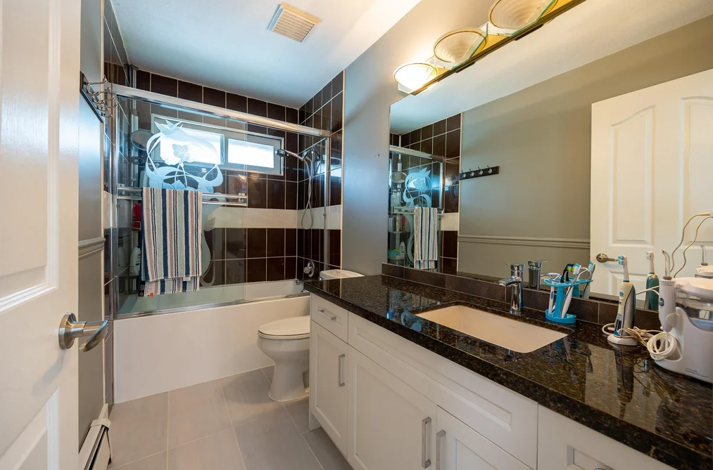 18139 Claytonwood Crescent, Surrey, BC - House for Sale - Photo 8 of 27 18139 Claytonwood Crescent, Surrey, BC - House for Sale - Photo 8 of 27
