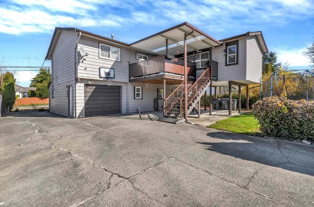 House for sale at 18240 64 Avenue Surrey British Columbia - MLS: R3148603