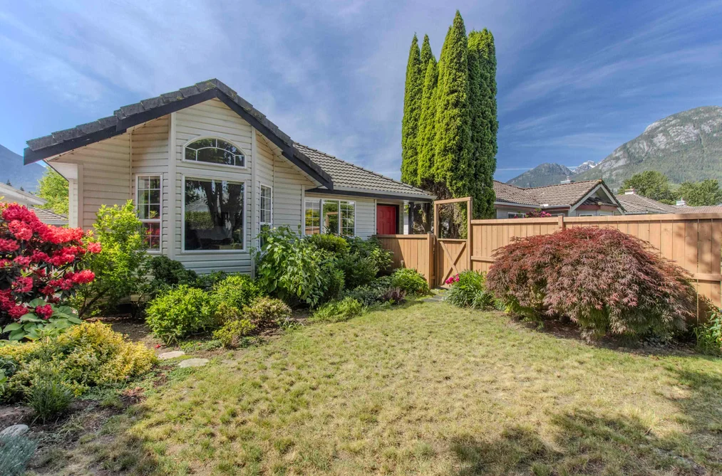 House for sale at 1830 Willow Crescent Squamish British Columbia - MLS: R3141272