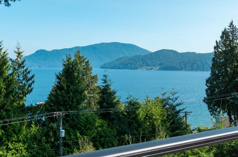 House for sale at 1832 North Road Gibsons British Columbia - MLS: R3050266