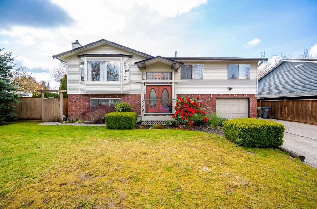 18320 59A AVENUE, Surrey BC V3S 5Y1, Surrey BC — Residential for Sale - Photo 2