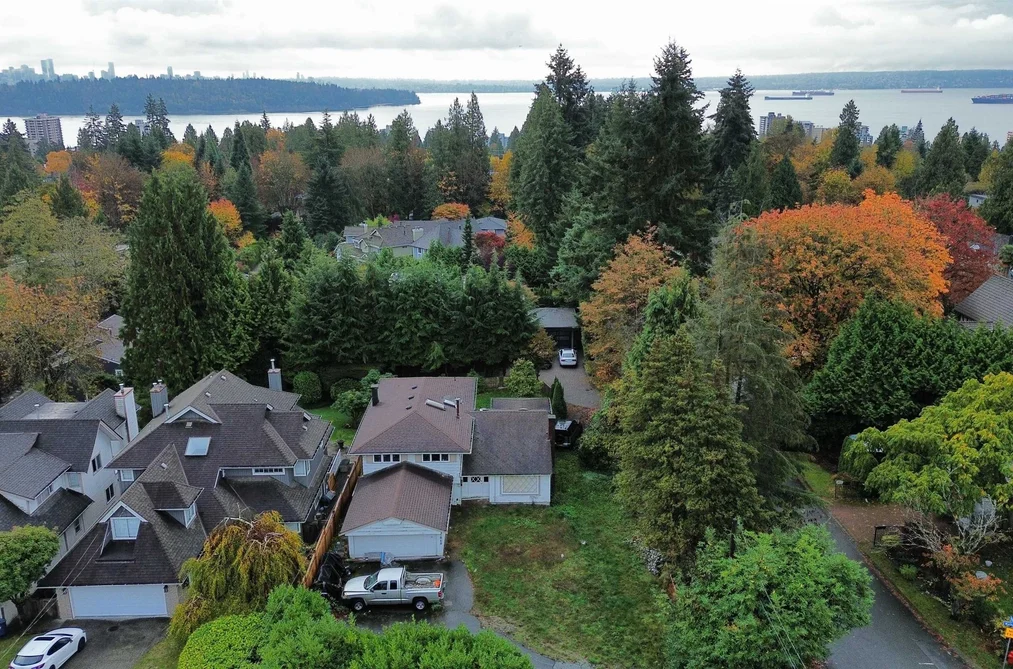 1840 Mathers Avenue, West Vancouver, BC - House for Sale - Photo 10 of 13 1840 Mathers Avenue, West Vancouver, BC - House for Sale - Photo 10 of 13