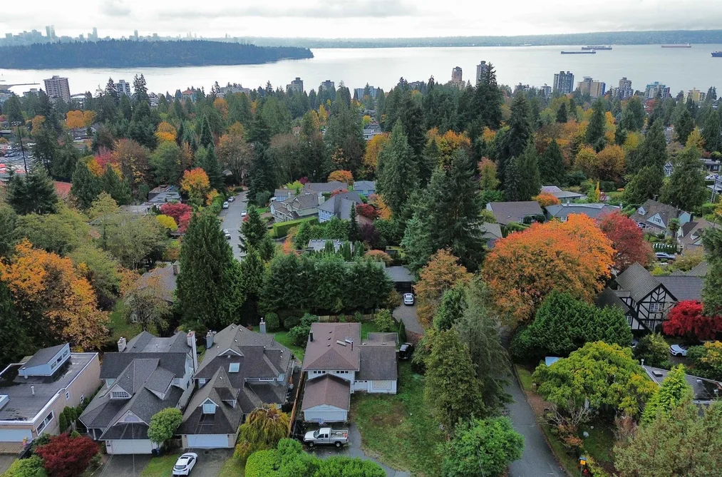 1840 Mathers Avenue, West Vancouver, BC - House for Sale - Photo 11 of 13 1840 Mathers Avenue, West Vancouver, BC - House for Sale - Photo 11 of 13