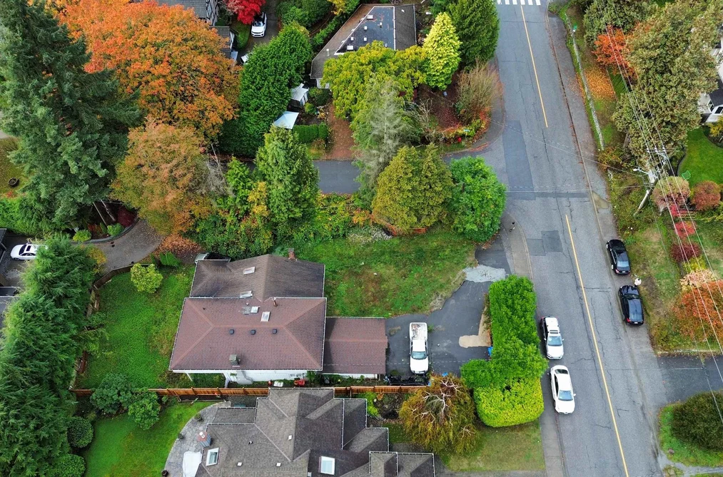 1840 Mathers Avenue, West Vancouver, BC - House for Sale - Photo 8 of 13 1840 Mathers Avenue, West Vancouver, BC - House for Sale - Photo 8 of 13