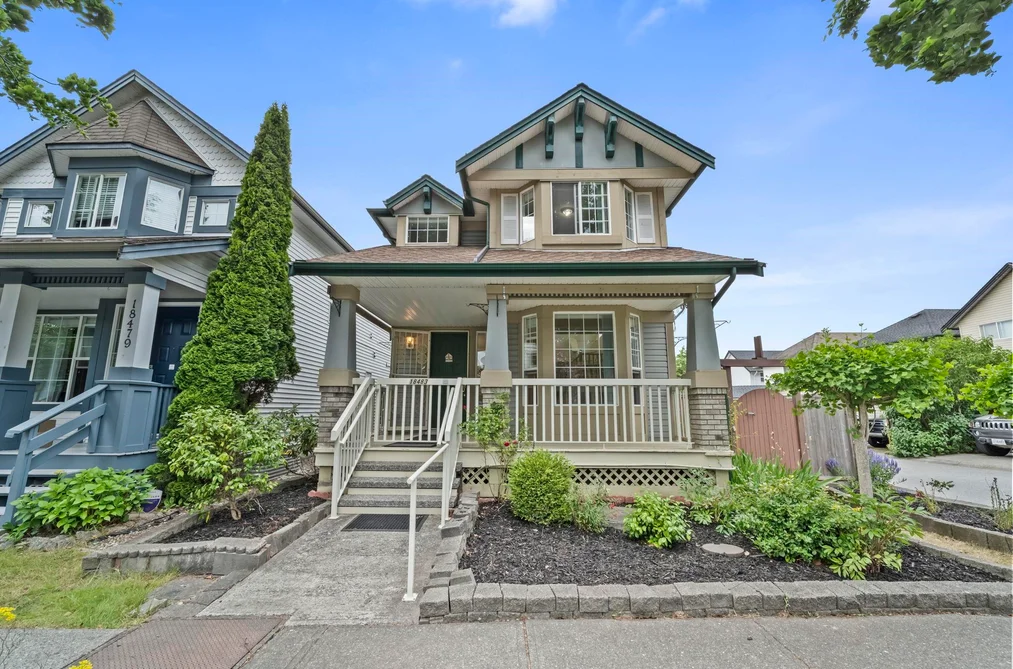 House for sale at 18483 66a Avenue Surrey British Columbia - MLS: R3137176