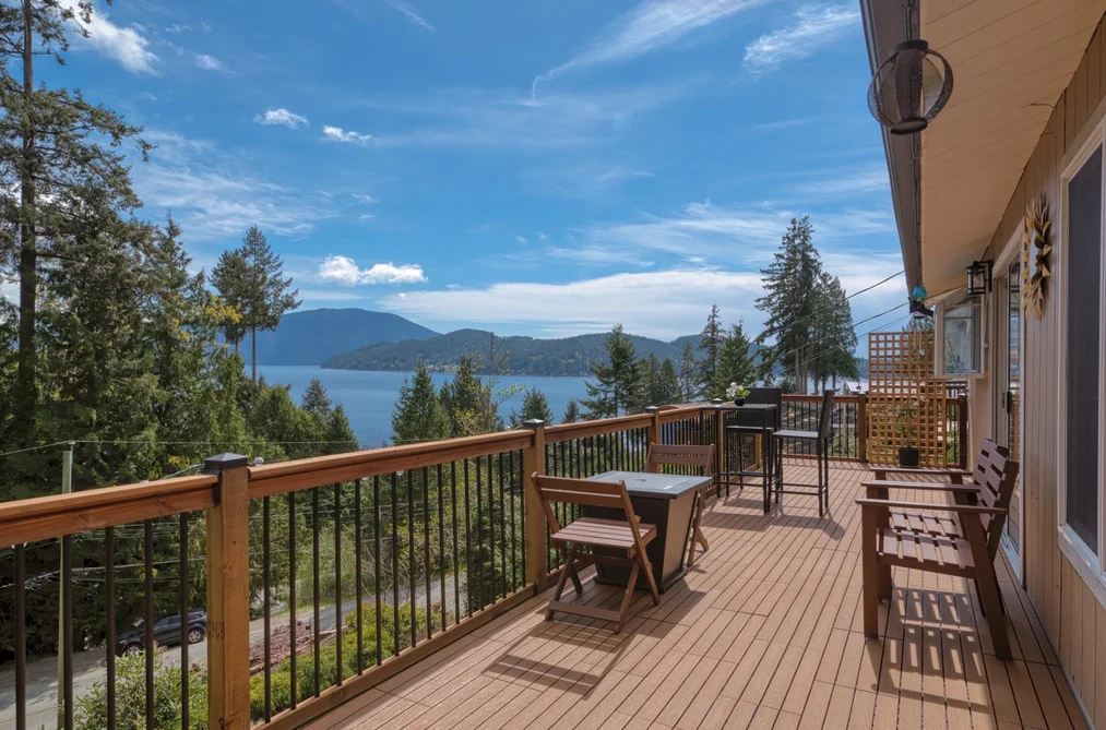 House for sale at 1849 North Road Gibsons British Columbia - MLS: R3113426