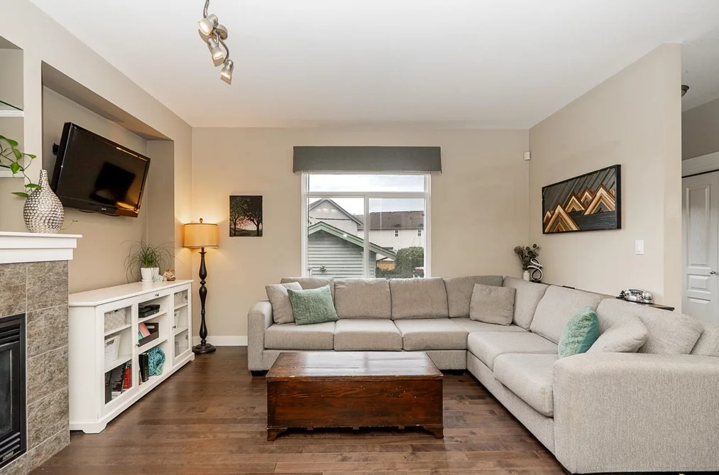 18569 67th Avenue, Surrey, BC - House for Sale - Photo 11 of 37 18569 67th Avenue, Surrey, BC - House for Sale - Photo 11 of 37