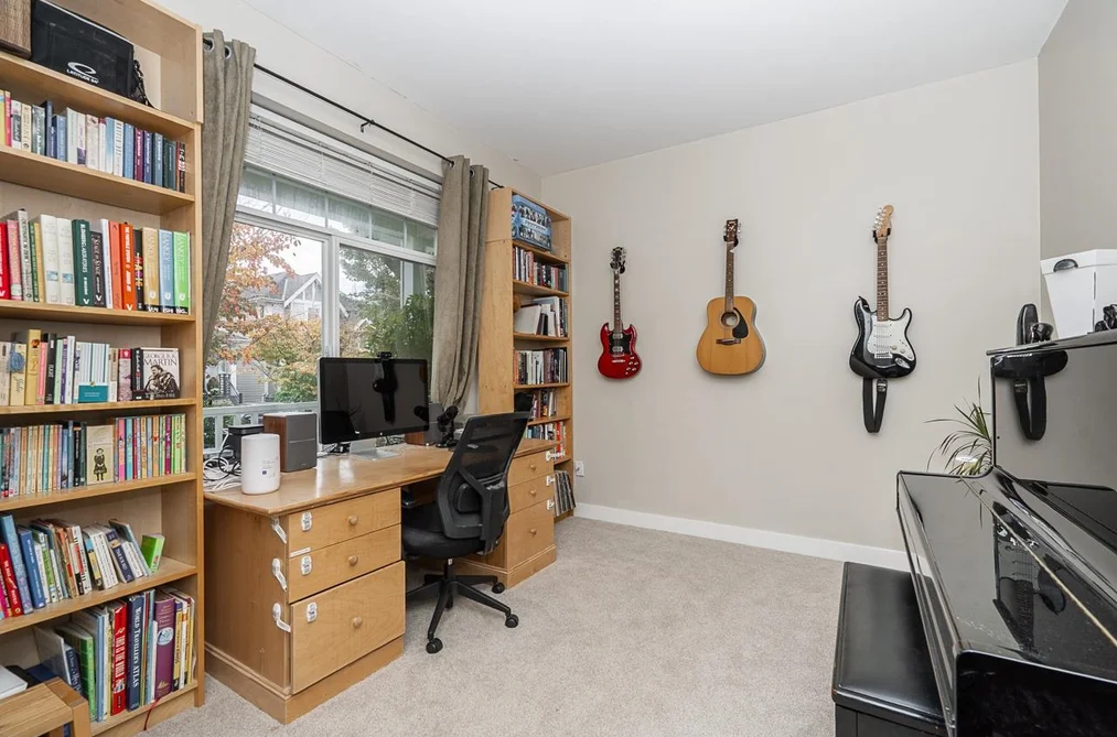 18569 67th Avenue, Surrey, BC - House for Sale - Photo 13 of 37 18569 67th Avenue, Surrey, BC - House for Sale - Photo 13 of 37