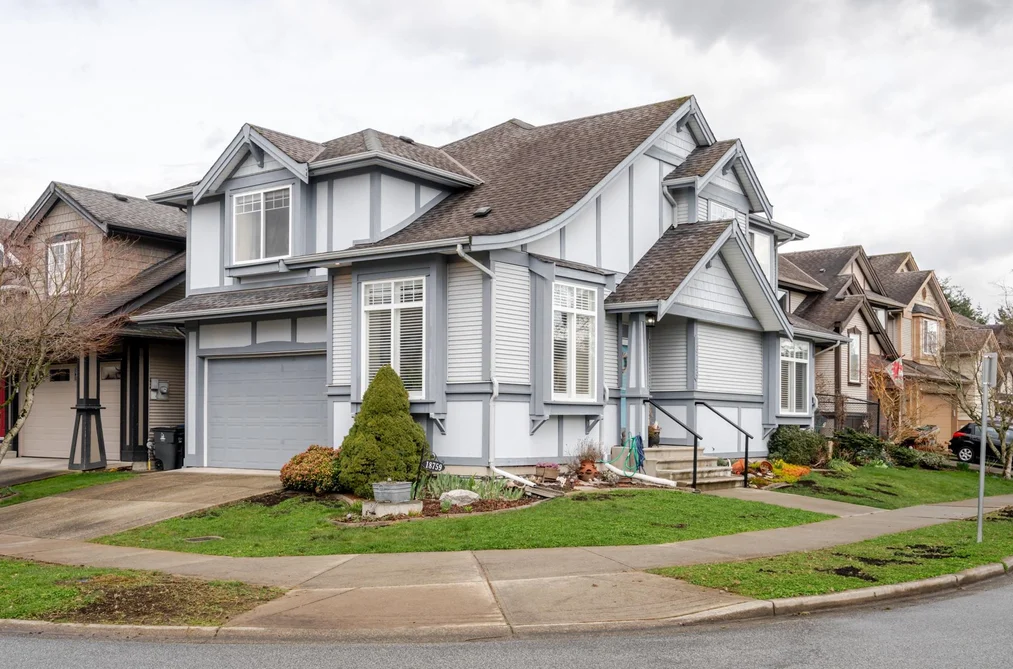 House for sale at 18759 66 Avenue Surrey British Columbia - MLS: R3076747