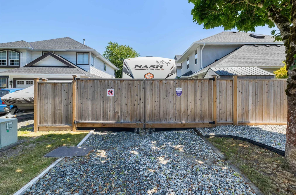 18851 64A AVENUE, Surrey BC V3S 8V3, Surrey BC — Residential for Sale — Photo 11 of 40