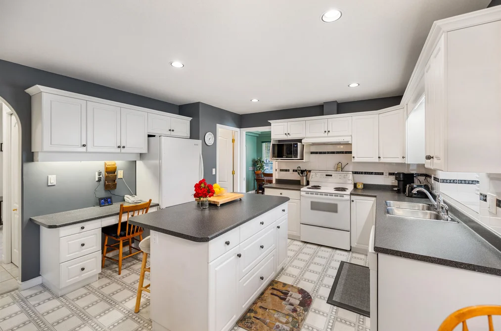 18851 64A AVENUE, Surrey BC V3S 8V3, Surrey BC — Residential for Sale — Photo 13 of 40