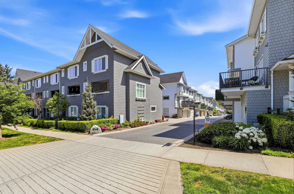 Townhouse for sale at 19 8168 136a Street Surrey British Columbia - MLS: R3118697