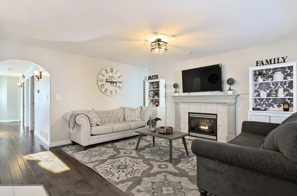 19029 118B Avenue, Pitt Meadows, BC - House for Sale - Photo 10 of 36 19029 118B Avenue, Pitt Meadows, BC - House for Sale - Photo 10 of 36