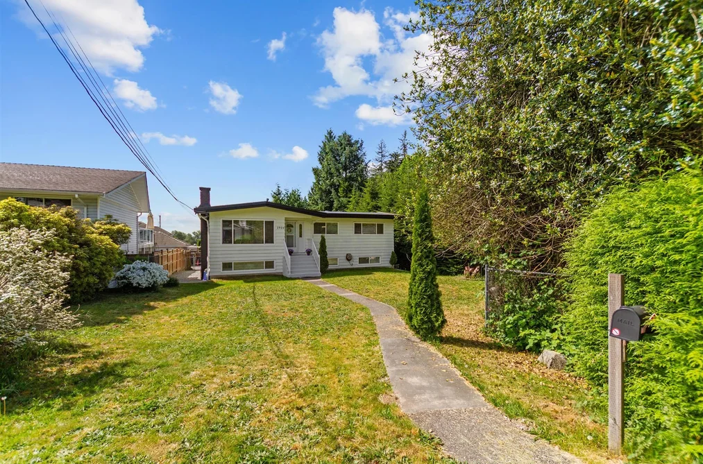 House for sale at 1906 Rhodena Avenue Coquitlam British Columbia - MLS: R3126441