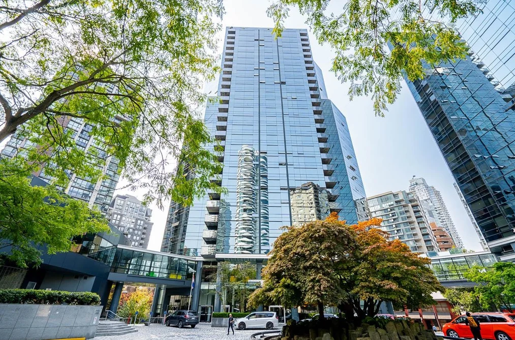 Condo for sale at 1907 1050 Burrard Street Vancouver British Columbia - MLS: R3156440