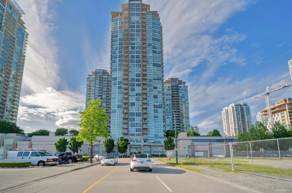 Condo for sale at 1908 2975 Atlantic Avenue Coquitlam British Columbia - MLS: R3155624
