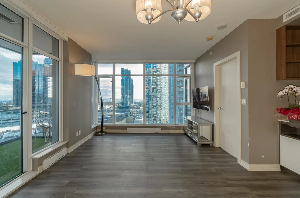 1909 4688 KINGSWAY, Burnaby BC V5H 0E9, Burnaby BC — Residential for Sale - Photo 2