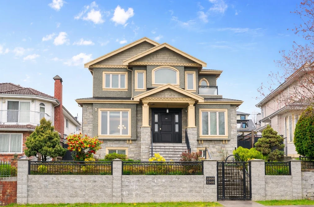 House for sale at 1909 E 64th Avenue Vancouver British Columbia - MLS: R3104783
