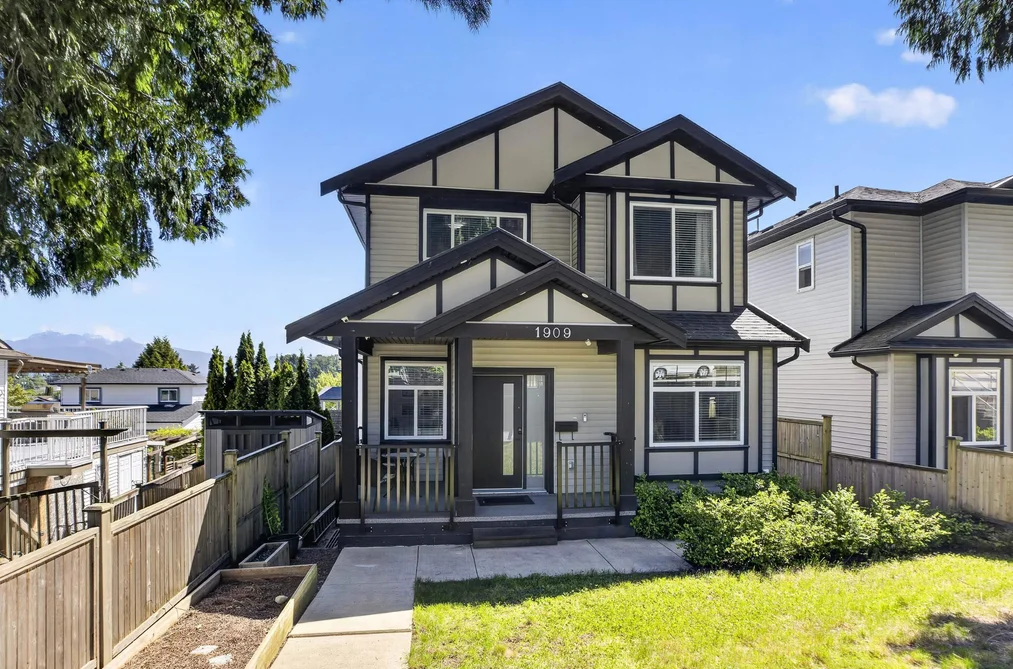 House for sale at 1909 Pitt River Road Port Coquitlam British Columbia - MLS: R3124889