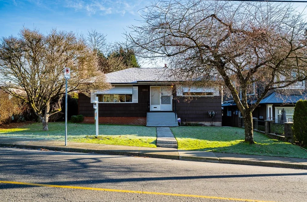 1910 HOLDOM AVENUE, Burnaby BC V5B 3W3, Burnaby BC — Residential for Sale - Photo 2
