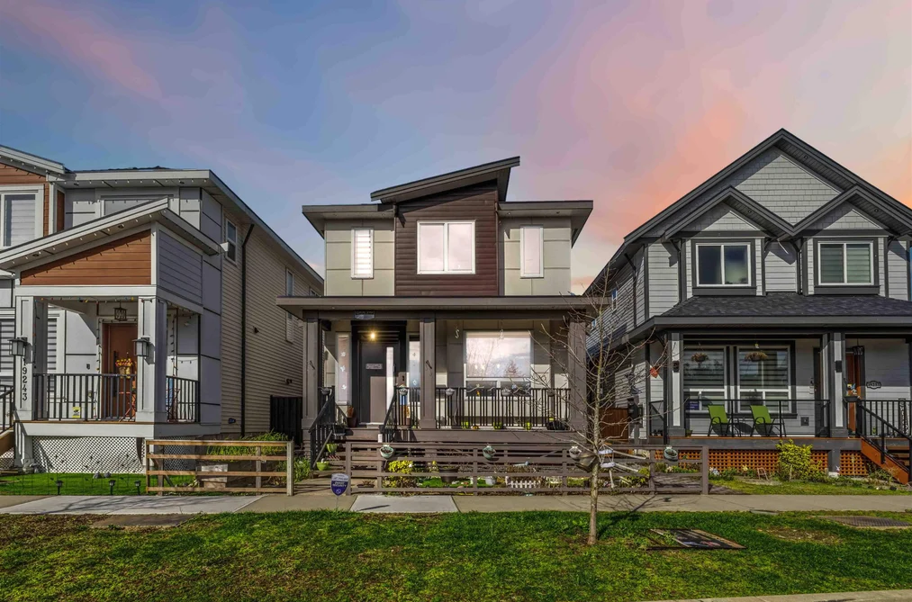 House for sale at 19247 71 Avenue Surrey British Columbia - MLS: R3127515