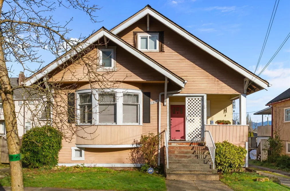 House for sale at 1925 Adanac Street Vancouver British Columbia - MLS: R3154903