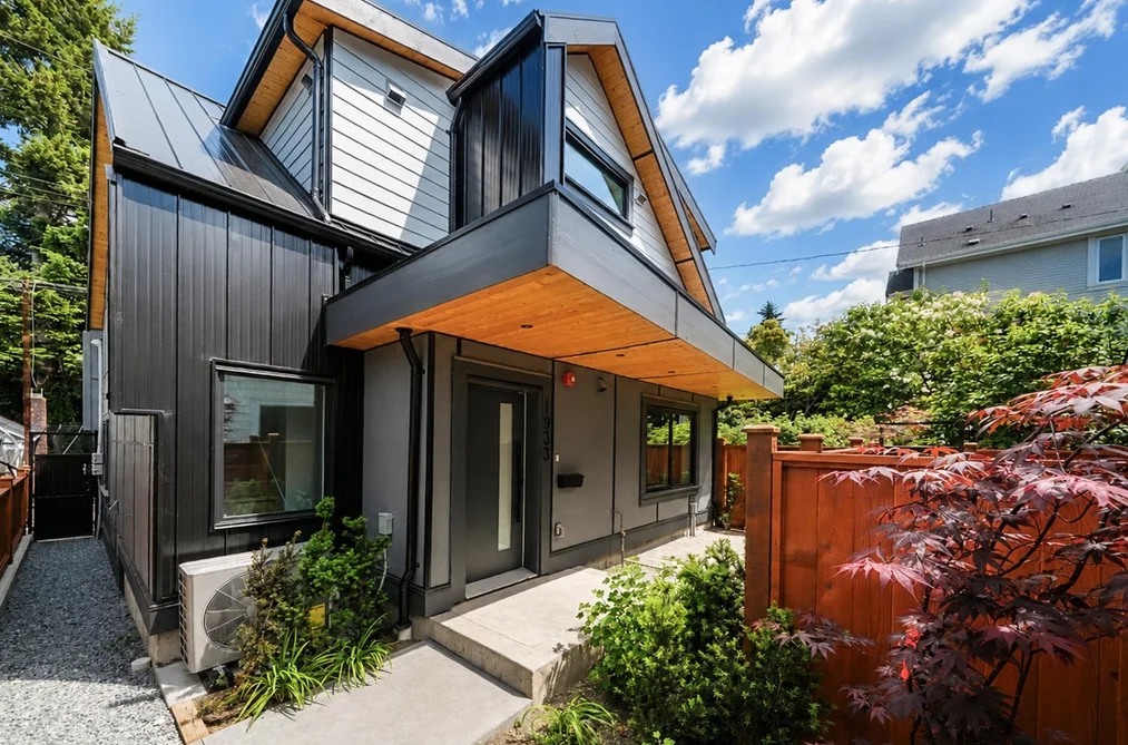 House for sale at 1933 E 4th Avenue Vancouver British Columbia - MLS: R3125738