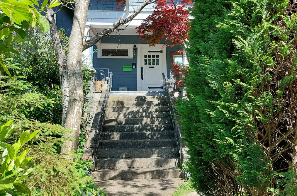 House for sale at 1951 Napier Street Vancouver British Columbia - MLS: R3119550