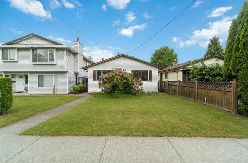 1955 COQUITLAM AVENUE, Port Coquitlam BC V3B 1J2, Port Coquitlam BC — Residential for Sale - Photo 2