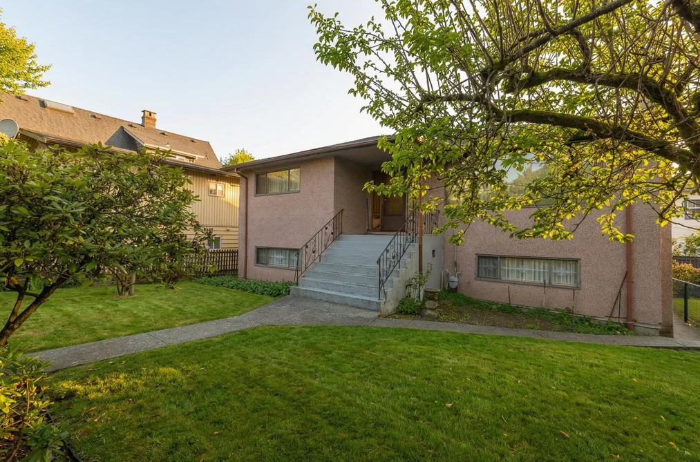 1955 TURNER STREET, Vancouver BC V5L 1Z9, Vancouver BC — Residential for Sale — Photo 3 of 15