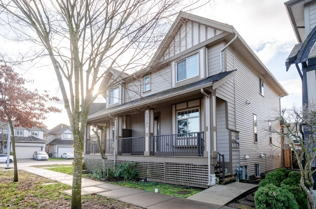 Half Duplex for sale at 19586 72a Avenue Surrey British Columbia - MLS: R3098212