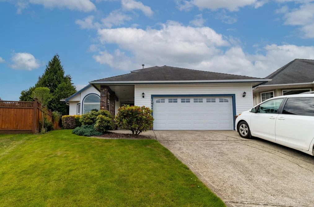 19660 CEDAR LANE, Pitt Meadows BC V3Y 2E4, Pitt Meadows BC — Residential for Sale - Photo 2