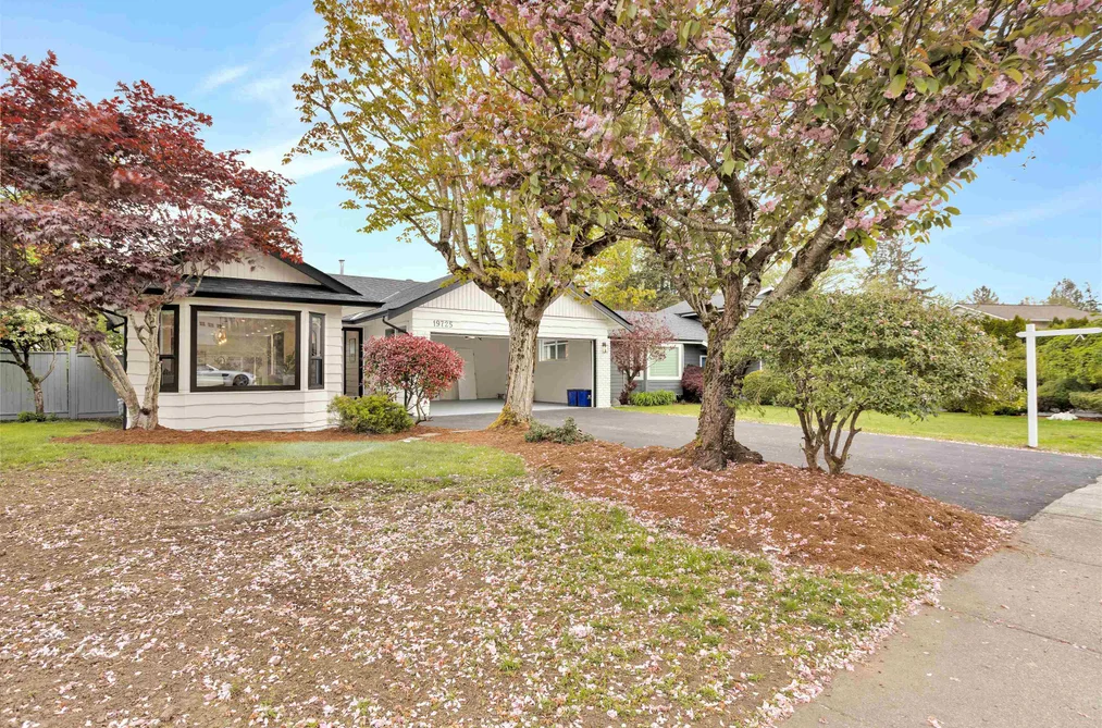 19725 50A AVENUE, Langley BC V3A 7L1, Langley BC — Residential for Sale - Photo 2