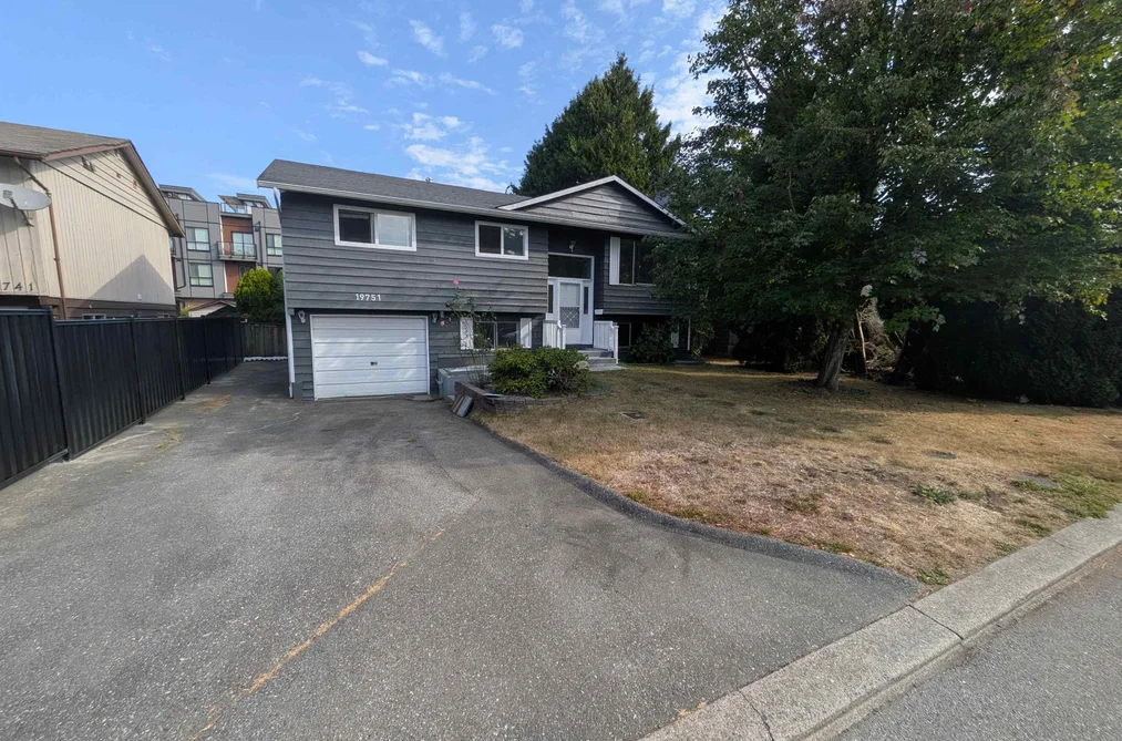 House for sale at 19751 54a Avenue Langley British Columbia - MLS: R3160151
