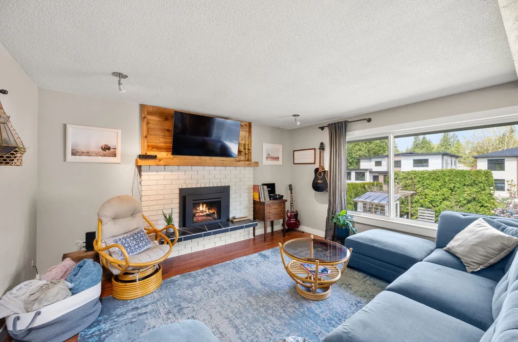 19812 40A Avenue, Langley, BC - MLS: R3179945 - Photo 4 19812 40A Avenue, Langley, BC - MLS: R3179945 - Photo 4
