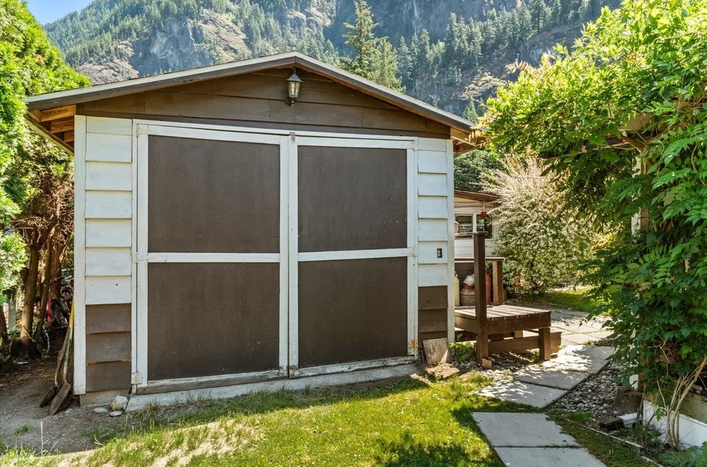 19834 PETER STREET, Hope BC V0X 1L2, Hope BC — Residential for Sale — Photo 11 of 38