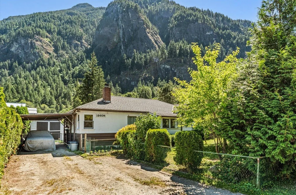 19834 PETER STREET, Hope BC V0X 1L2, Hope BC — Residential for Sale - Photo 2