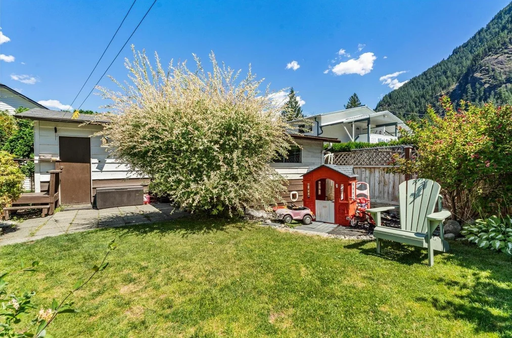 19834 PETER STREET, Hope BC V0X 1L2, Hope BC — Residential for Sale — Photo 33 of 38