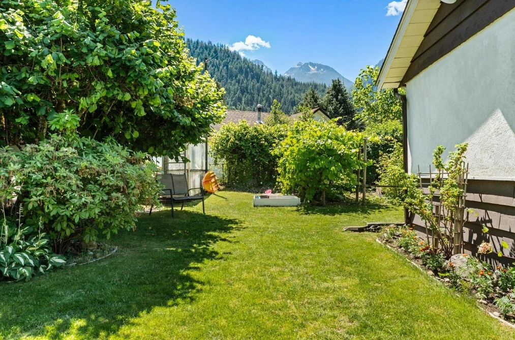 19834 PETER STREET, Hope BC V0X 1L2, Hope BC — Residential for Sale — Photo 34 of 38