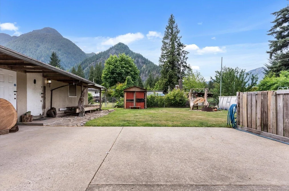 19865 PETER STREET, Hope BC V0X 1L2, Hope BC — Residential for Sale — Photo 12 of 40